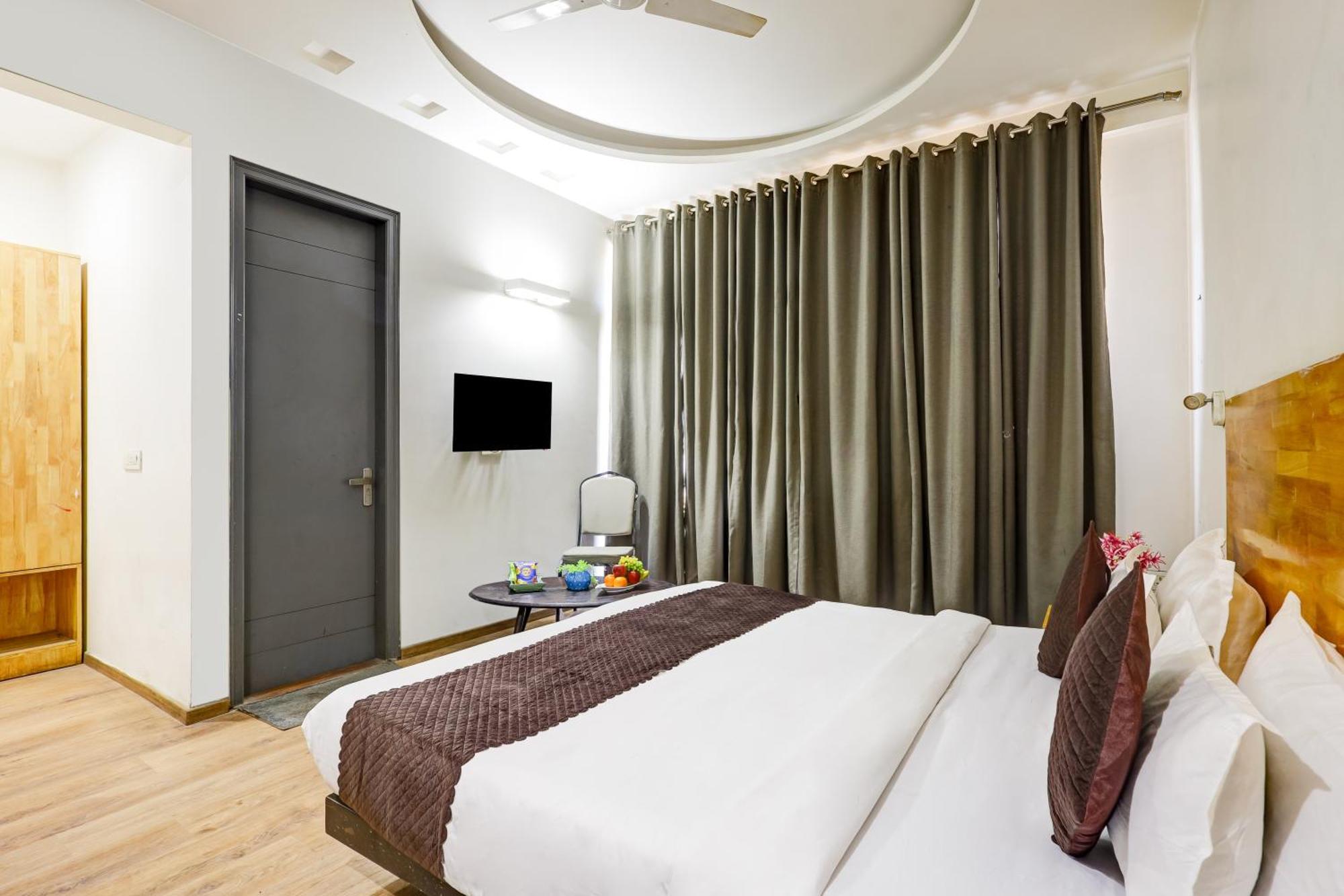 Hotel Wedlock Sector - 47 Gurgaon Exterior photo